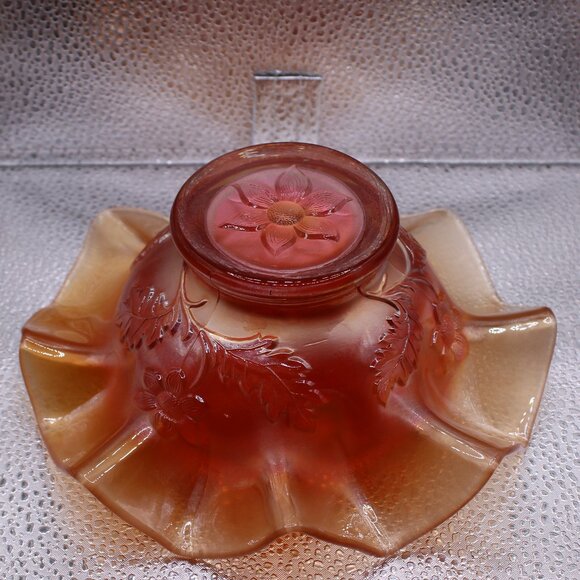 582503-Carnival Glass Bowl.  7 inches on top and 3 inches on bottom. - Picture 4 of 4